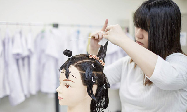 通信科 | 東京の美容学校で美容師のプロを目指す｜マリールイズ美容専門学校