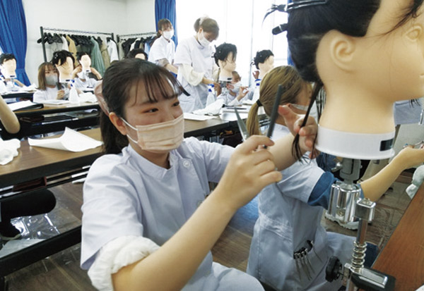 就職支援 | 東京の美容学校で美容師のプロを目指す｜マリールイズ美容専門学校