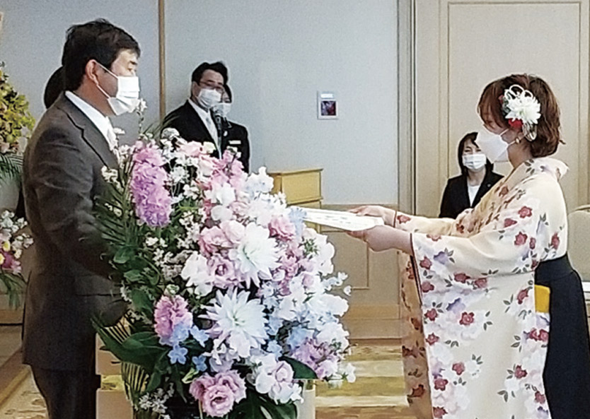 卒業式 | 東京の美容学校で美容師のプロを目指す｜マリールイズ美容専門学校