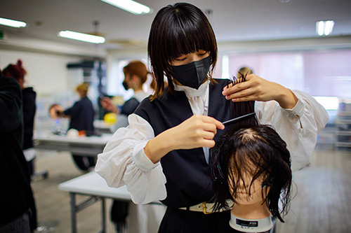 学校説明会 | 東京の美容学校で美容師のプロを目指す｜マリールイズ美容専門学校